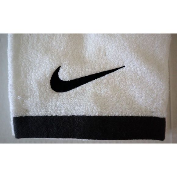 Nike AC2088 101 Unisex Sz Medium White 100% Cotton Fundamental Towel 14" x 32" - Picture 3 of 5